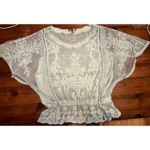 Democracy pale green lacy top size M butterfly sleeves